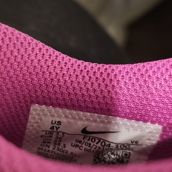 Nike Dunk Low GS Active Fuchsia Size 4Y NIB Athletic Sneakers Women\'s 5.5